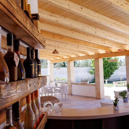 Petra Leccese - Art & Luxury Design With Pool Affittacamere Giurdignano