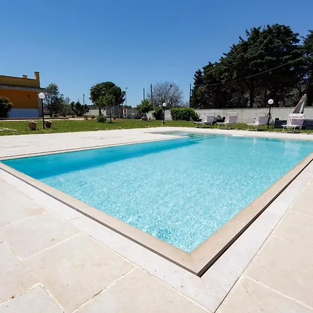 Petra Leccese - Art & Luxury Design With Pool Affittacamere