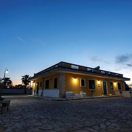 Petra Leccese - Art & Luxury Design With Pool Affittacamere