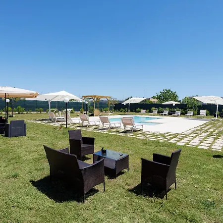 Petra Leccese - Art & Luxury Design With Pool بيت ضيافة 4*