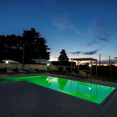 Petra Leccese - Art & Luxury Design With Pool Affittacamere 4*