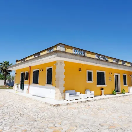 Petra Leccese - Art & Luxury Design With Pool بيت ضيافة جوردينيانو