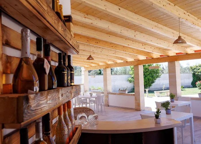 Petra Leccese - Art & Luxury Design With Pool Gasthof Giurdignano